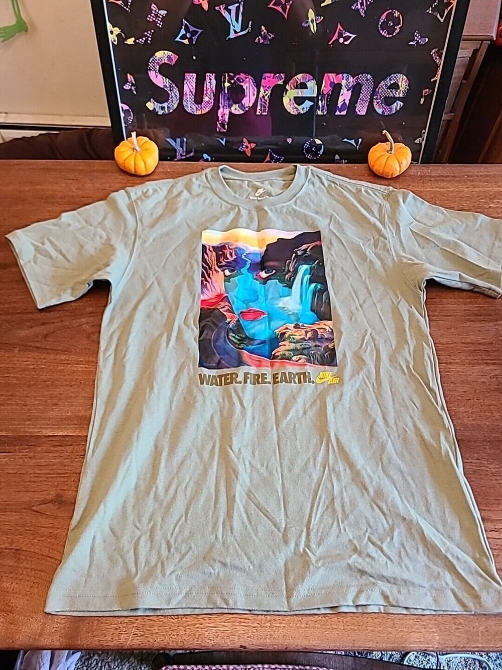 Nike Shirt Men's Small Green Short Sleeve Crew Neck Water Fire Earth Graphic